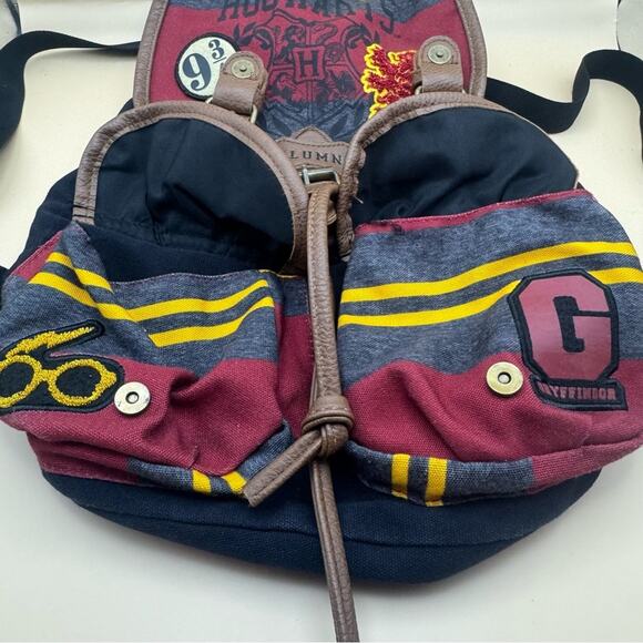 Harry Potter Unisex Hogwarts Alumni Gryffindor Backpack Red Gold Wizarding World - Picture 5 of 11
